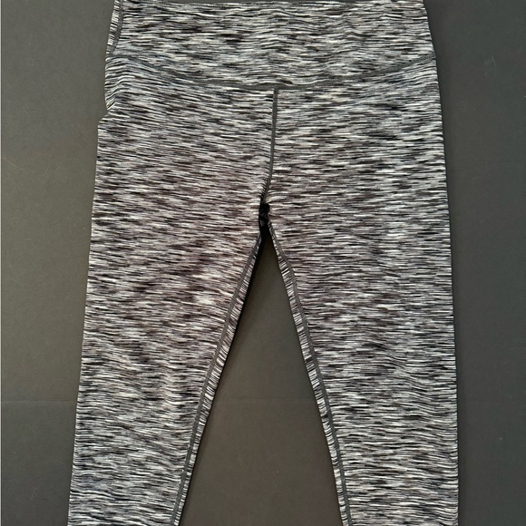 Fabletics leggings, hits below knee. - Picture 5 of 5